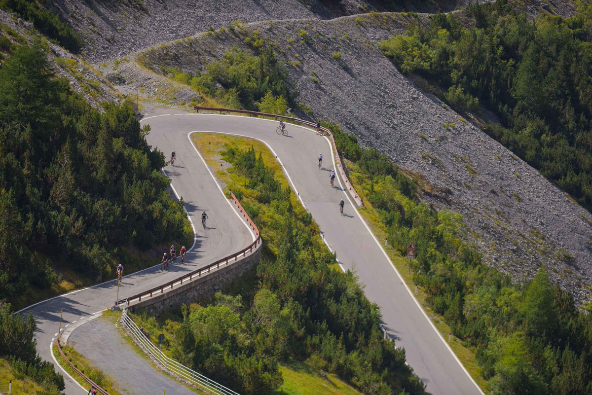 BikeActual's tweet photo. #Eventos | La Granfondo Stelvio Santini, belleza y esfuerzo se unen en una marcha única

👉🏼https://t.co/CBD5ZFMbcQ

#ciclismo #cycling #Santini #Stelvio #Granfondo #Bormio #Italia #BikeActual https://t.co/AzJxKE8Ipm
