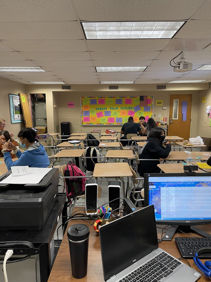 Friday is game day at <a href="/PVHigh/">Pinson Valley High School</a> &amp; game day in the classroom! Language games are a fun way to increase fluency &amp; boost confidence in English. Winners get a fruit roll up 😄 #games #ell #esl #jefcoed <a href="/jefcoedESL/">JEFCOED ESL</a> #GameDay