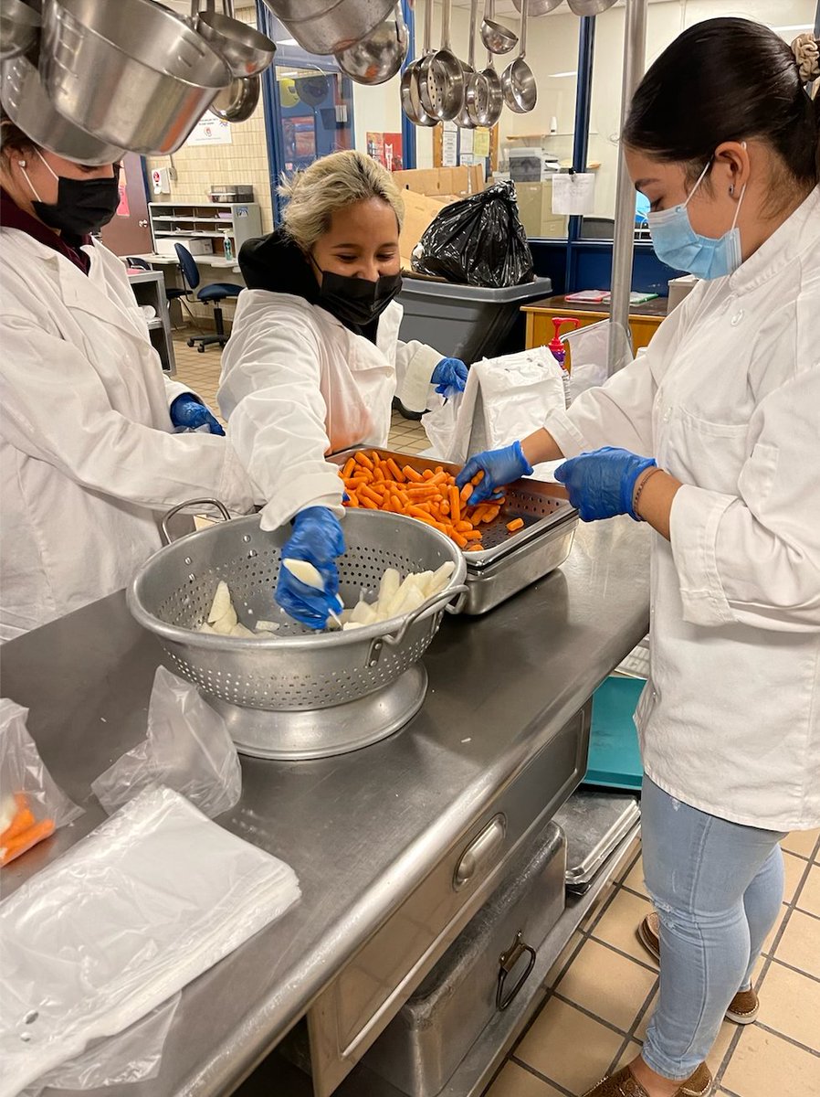 El Paso ISD (@elpaso_isd) on Twitter photo The <a href="/bowie_episd/">Bowie High School</a> Culinary Arts class this week stepped into the kitchen to help the pros in the <a href="/EpisdEat/">EPISD Food & Nutrition Services</a> cafeteria prepare lunch for students. The Bowie students are getting some great hands-on experience of life in the kitchen. #IamEPISD #EPISDProud #LaBowie 🐻🧑🍳 The <a href="/bowie_episd/">Bowie High School</a> Culinary Arts class this week stepped into the kitchen to help the pros in the <a href="/EpisdEat/">EPISD Food & Nutrition Services</a> cafeteria prepare lunch for students. The Bowie students are getting some great hands-on experience of life in the kitchen. #IamEPISD #EPISDProud #LaBowie 🐻🧑🍳