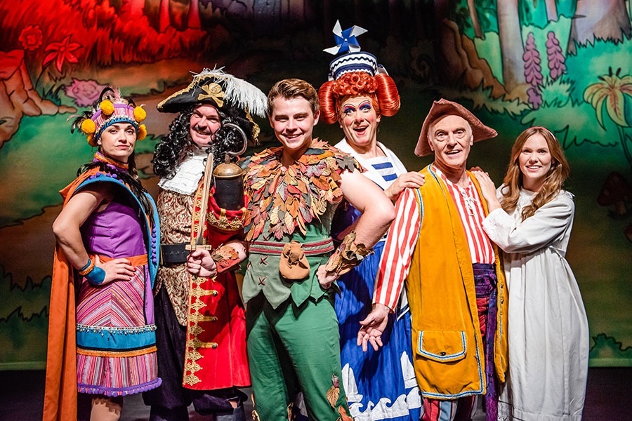 theatresevern's tweet photo. Our fantastic Panto cast recently paid a visit to Shrewsbury for the official launch of 𝗧𝗵𝗲 𝗣𝗮𝗻𝘁𝗼𝗺𝗶𝗺𝗲 𝗔𝗱𝘃𝗲𝗻𝘁𝘂𝗿𝗲𝘀 𝗼𝗳 𝗣𝗲𝘁𝗲𝗿 𝗣𝗮𝗻. Booked your tickets yet? The croc is ticking! ⏰ 🐊 

1 Dec - 3 Jan | Tickets: https://t.co/pNtqNa4rqB
📸 @victoriamacken https://t.co/DfZtLONi6d
