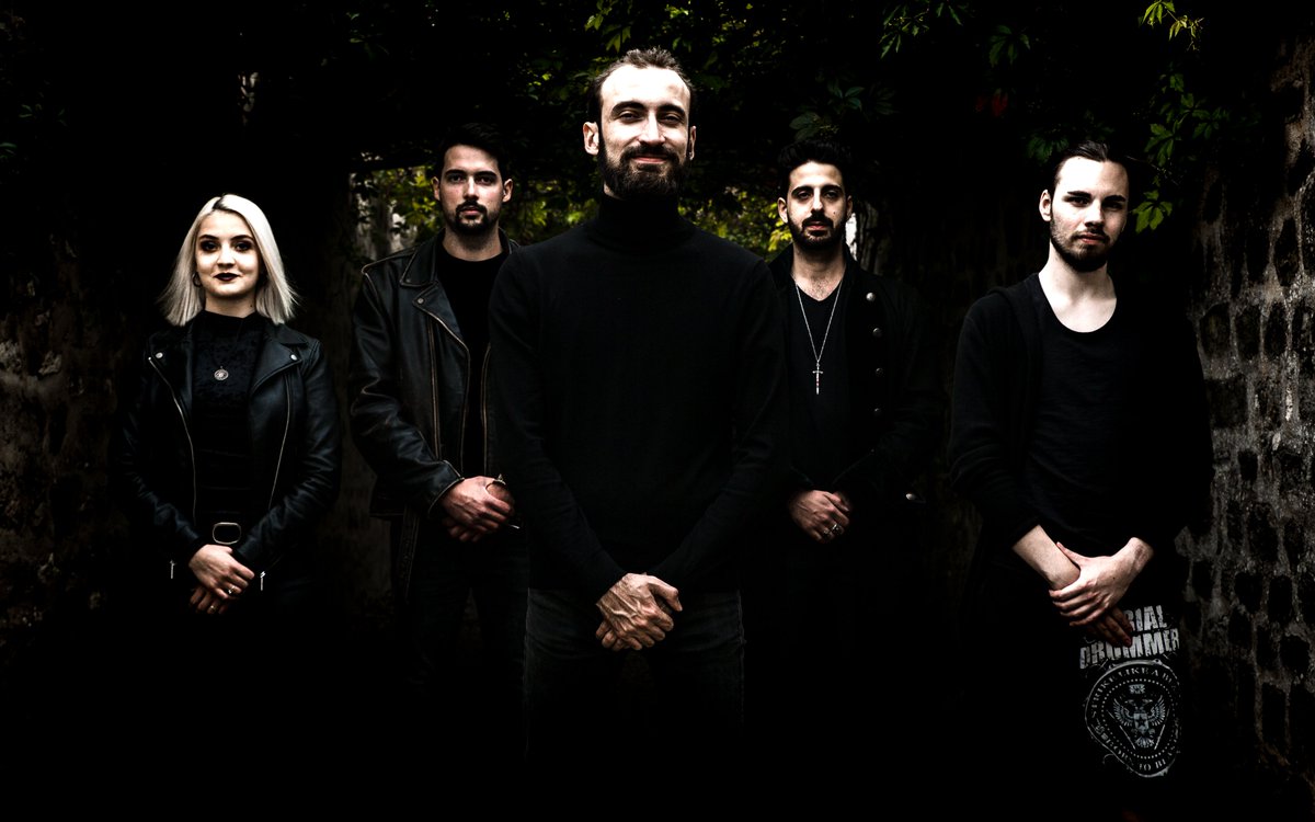 Dear friends,
We come back to you after a few months of intense work to present you new content, here is the first official photo of all the members of the band, what do you think about it?