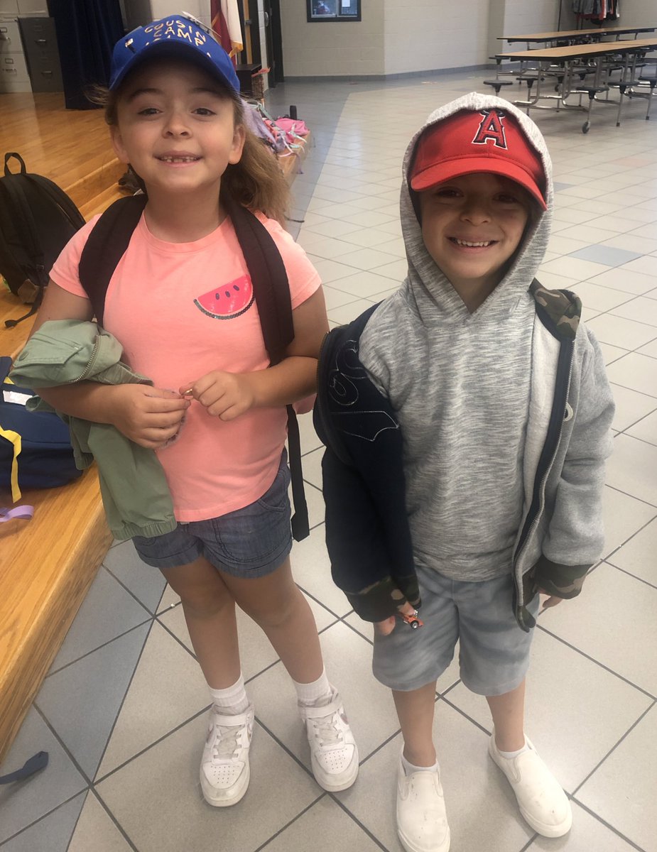 thompsliveskind's tweet photo. Wearing hats to support higher education! #bearsshine #collegeweek @BennettBears https://t.co/rW9UyqbPDZ