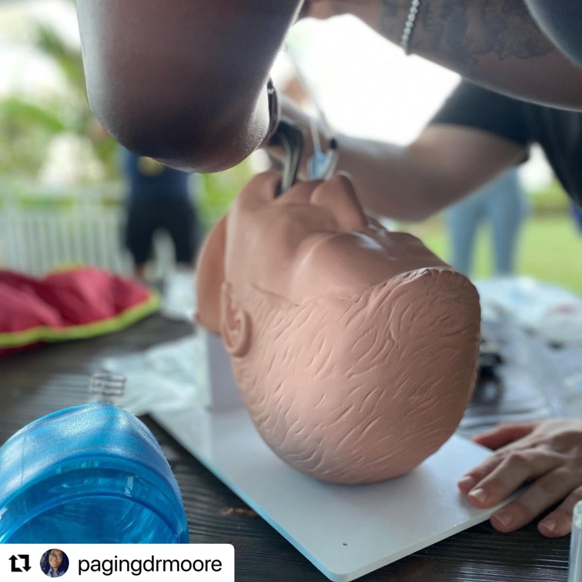 RossMedSchool's tweet photo. IG repost | pagingdrmoore
Look mom!!! I intubated my first patient!!! Thank you @emsatrusm for such a fun lab and @rossmedschool for the amazing opportunity #intubation #intubationpractice #studentdoctor #blackgirlsinhealthcare #blackwomeninmedicine 👩🏾‍⚕️
https://t.co/KYxicCGhwc https://t.co/v9zFqtsSKC