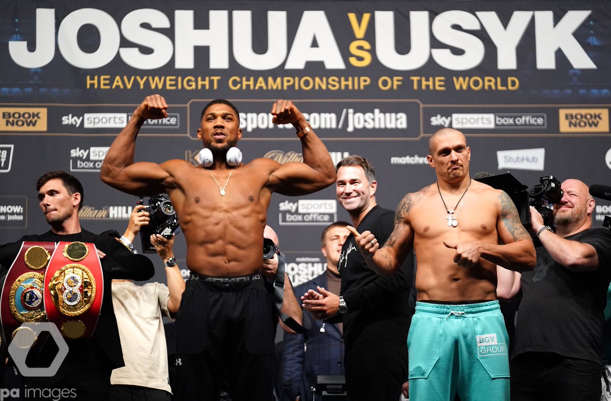 Anthony Joshua and Oleksandr Usyk during the weigh in at The O2 London, prior to their fight tomorrow. 📸Zac Goodwin - see more at go.paimages.co.uk/LatestSports_T #AJ #JoshuaUsyk