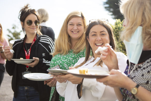 How do you like your eggs in the morning… I like mine in a cake. 😋

Gaffertape.com staff have made some DELICIOUS cakes this year for #MacmillanCoffeeMorning and raised £260 so far!