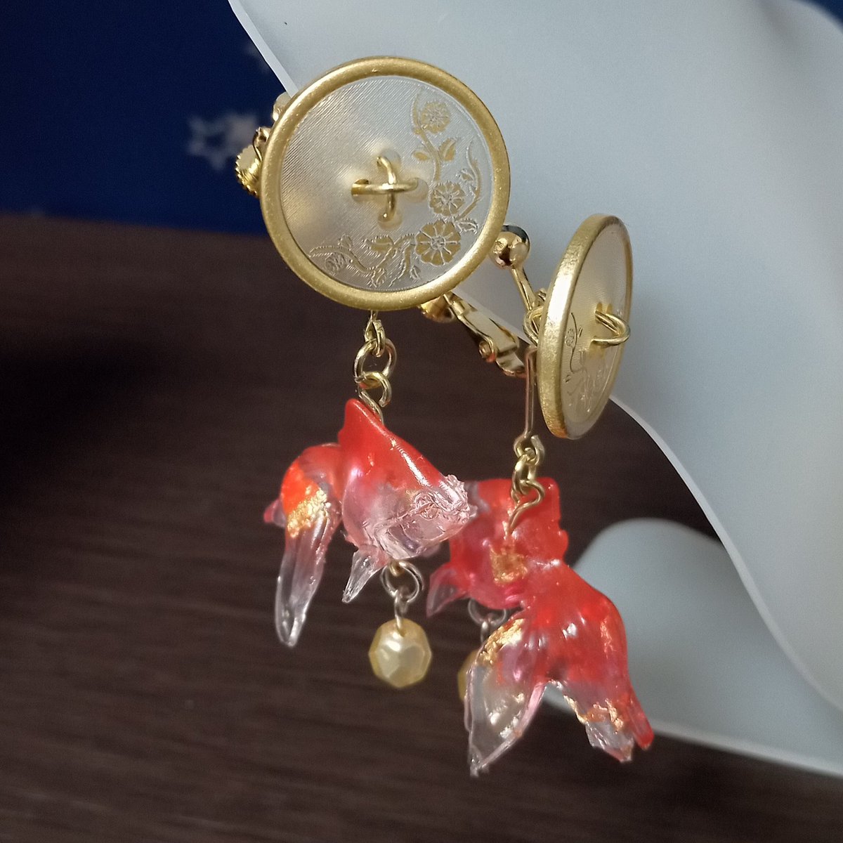 handmaidkoan's tweet photo. 明日お出かけするのにソフトレジンで金魚イヤリング作ってみる。金具とかはあり合わせで、笑

#レジンアクセサリー https://t.co/C9cNw5twbd
