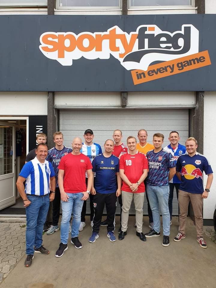 #fodboldtrøjefredag hos Sportyfied. Selvfølgelig med en donation til Børnecancerfonden.