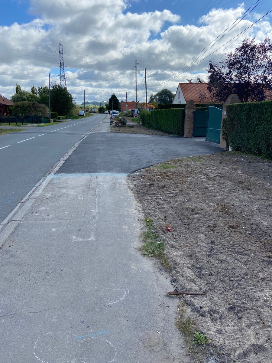 EnergieFlandre's tweet photo. En images - le chantier @siecf d’enfouissement des réseaux à #Holque est en cours de réalisation par @CiteosOfficial #Flashenergies et #Stps. Un chantier qui permettra de résorber les fils nus et rénover l’éclairage public #transitionenergetique #Flandre avec @enedis_npdc https://t.co/TdpaiSwvOn