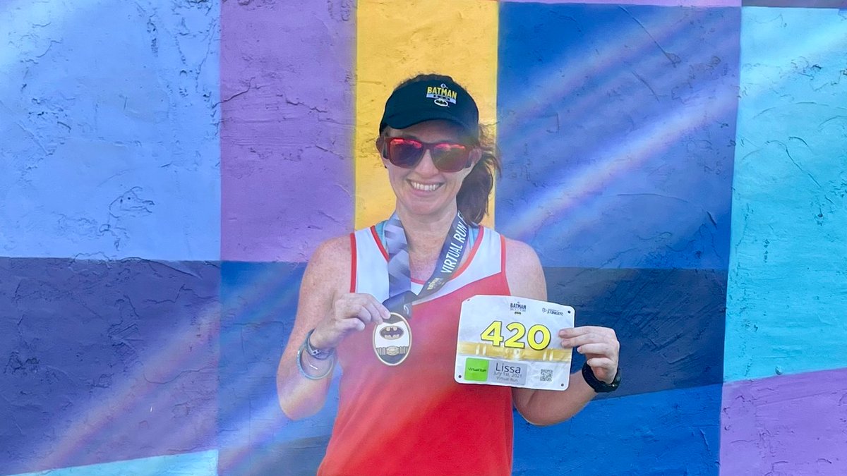 RunNerdGirl's tweet photo. Happy Friday!! Recap of my @dcbatmanrun Virtual Race is live on the blog: https://t.co/m93LlQkNOD
#bibchat #dcbatmanrun #dcbatmanrunbr #batmanrunbr #virtualrace #raceweekend #raceday https://t.co/dmf4ZIk3MT