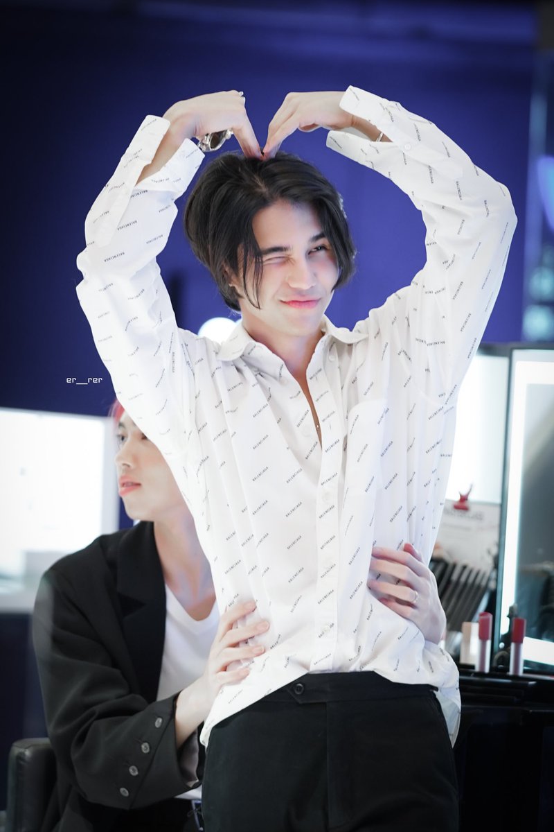 เอ๋อเร๋อ tweet media