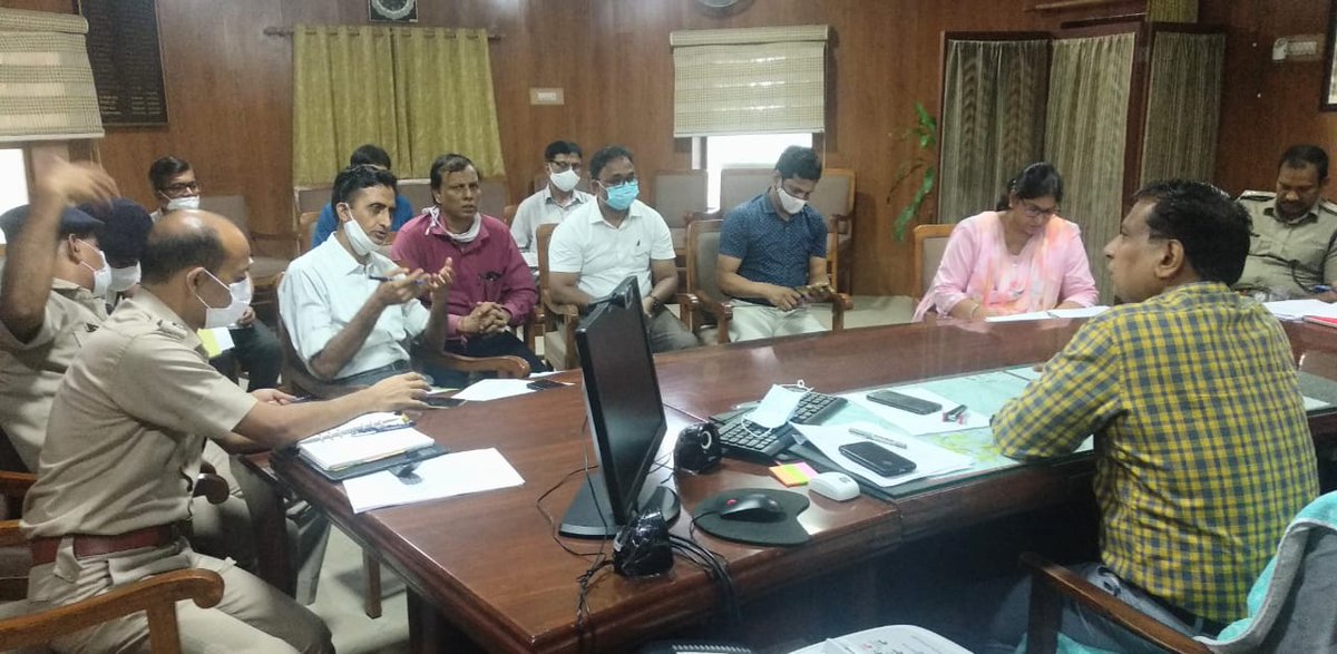 Dcdmkota's tweet photo. #ReetExam2021  जिला कलक्टर श्री उज्जवल राठौड ने अधिकारीयों की बैठक लेकर रीट परीक्षा की तैयारियों को अन्तिम रूप दिया। कोटा मार्ग से चलने वाली विशेष ट्रेनों का विवरण @RajCMO @DIPRRajasthan @spkotarural @KotaPolice @rajeduofficial https://t.co/mxD6yxRHi4