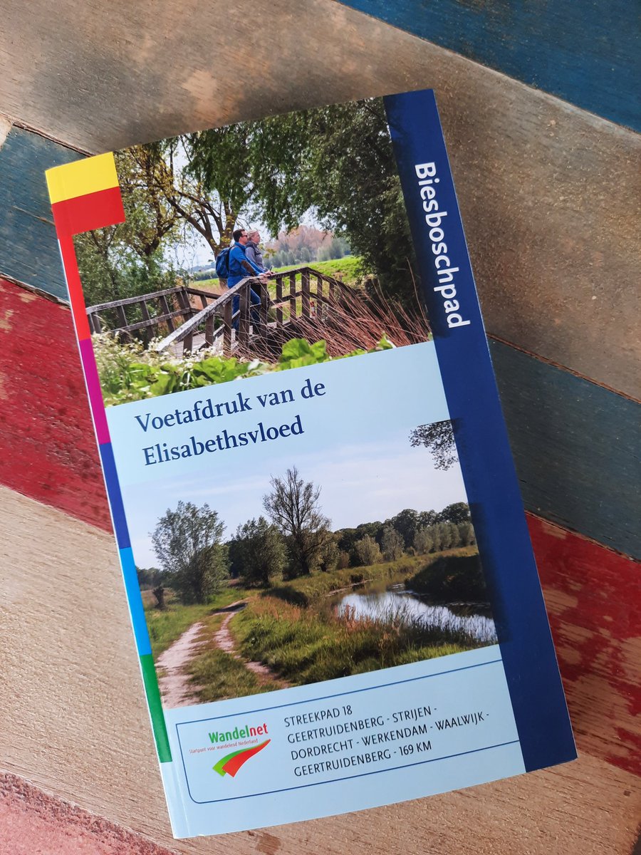 Daar is 'ie: het allernieuwste #Streekpad! Vandaag mocht ik eerste exemplaar van het Biesboschpad overhandigen aan gedeputeerde <a href="/AnneKoningDelft/">Anne Koning</a> en initiatiefnemer Hans Kuipers.