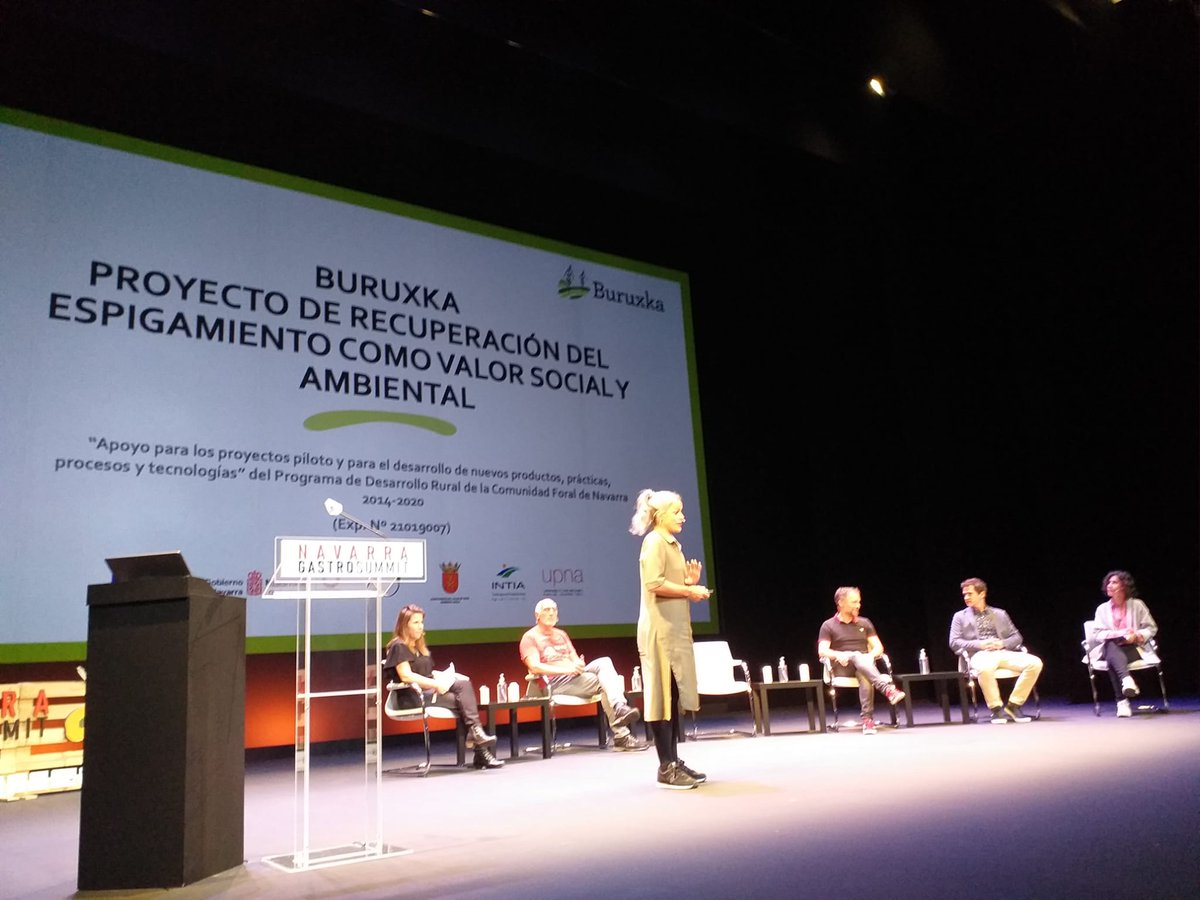 buruxka's tweet photo. Después de estar ayer en #NavarraGastroSummit, la próxima cita de #Buruxka será el próximo  28 en el webinario "Desperdicio alimentario, prevención desde lo local" organizado por la Red de Ciudades por la Agroecología, ¡os esperamos! https://t.co/lVpmMETkMQ https://t.co/EY45HWyyU0
