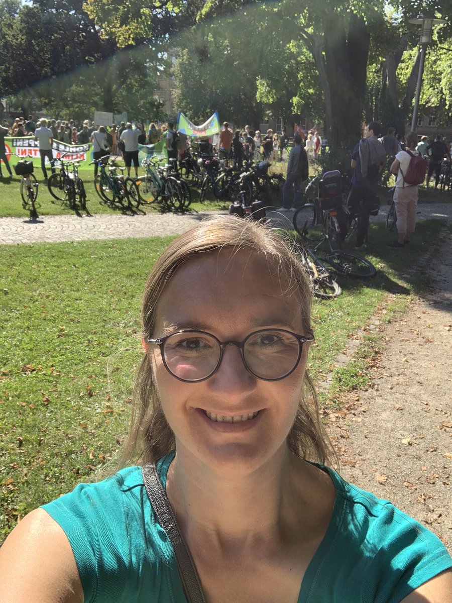 ReifAnnette's tweet photo. Wow! 
#tuttlingen #Klimastreik 
#diezeitistreif 
#bereitweilihresseid
#allesistdrin
#btw21
#diesmalgrün
#grüne #wahlkampf
#bundestagskandidatin
#rottweil
#tuttlingen
#aldingen 
#schwarzwaldbaarheuberg https://t.co/FBtDDZEsYA