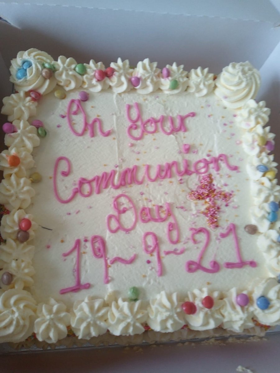 bhride_scoil's tweet photo. Congratulations to the girls who received the Sacrament of First Holy Communion, we had a wonderful party in school! Thanks to the Cosy Cafe for the delicious cake 🍰 and to the school for providing all the tasty treats.@CosyMountrath https://t.co/zfPAp24nmX