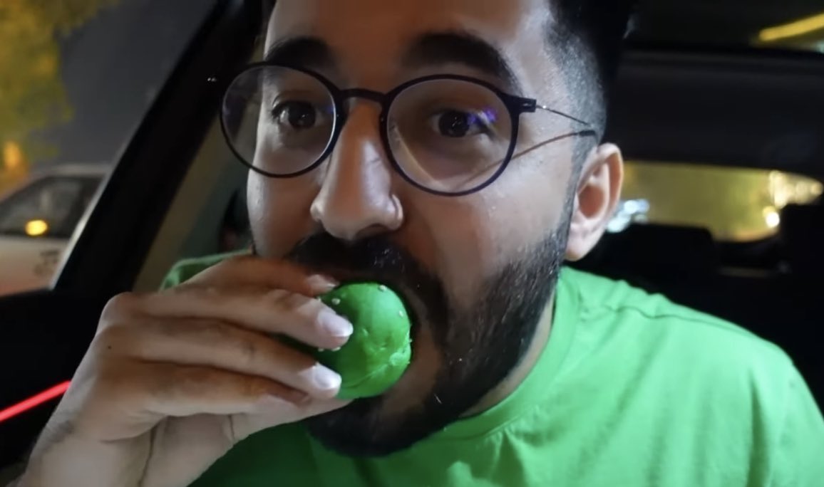 FFearFFul's tweet photo. دام فيه اكل انا سعيد 🍔💚 https://t.co/FbYMloDbEP