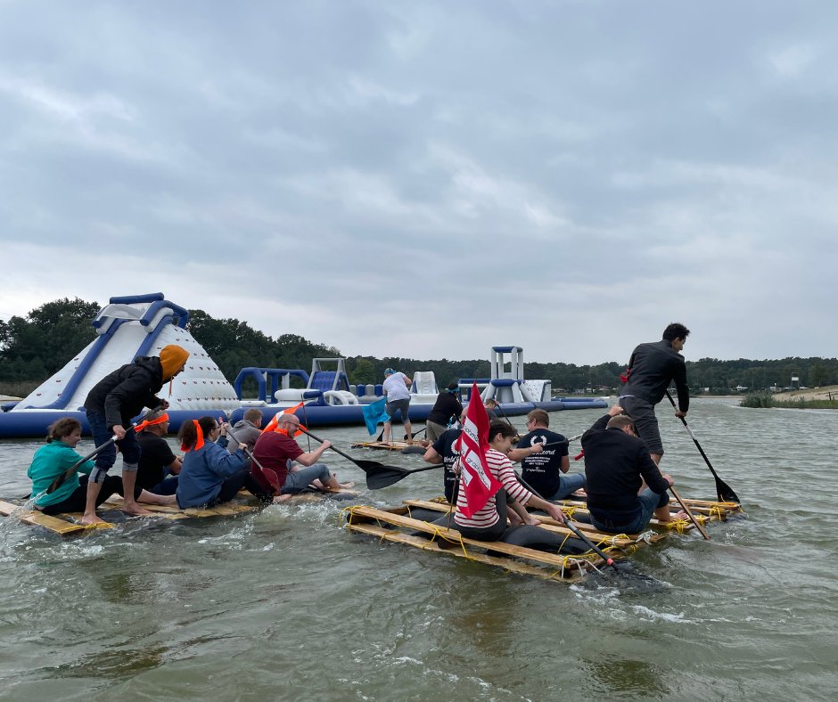 Nunav_'s tweet photo. Ahoi #Matrosen und #Piraten!⛵Gestern sind wir bei unserem Teamevent in See gestochen! In 5 verschiedenen Teams haben wir uns der Aufgabe gestellt, ein Floß ohne Anleitung zu bauen und damit den Blauen See zu überqueren. 🌊 Das schnellste Team gewann.🏆#Teamwork #GraphmastersTeam https://t.co/ExzaM6eHH3