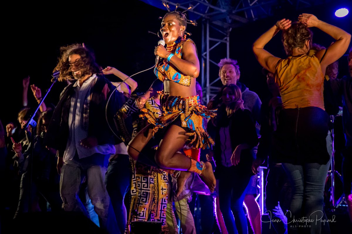 Wiyaala's tweet photo. #Roarrrrrr 🦁in 🇫🇷 @stpalaissurmer https://t.co/rEIxN9gzve