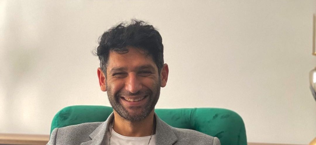 mercanndenizz's tweet photo. İyi ki doğmuşun, iyi ki Naci olmuşsun da biz seni tanımışız. Yeni yaşın o güzel kalbin kadar güzel olsun. Umarım bir gün bir yerlerde denk geliriz. Seni çoookk seviyorum. Doğum günün kutlu olsun kedi adamm♥️🎉🎂🎊 https://t.co/o1O0YDLp3X