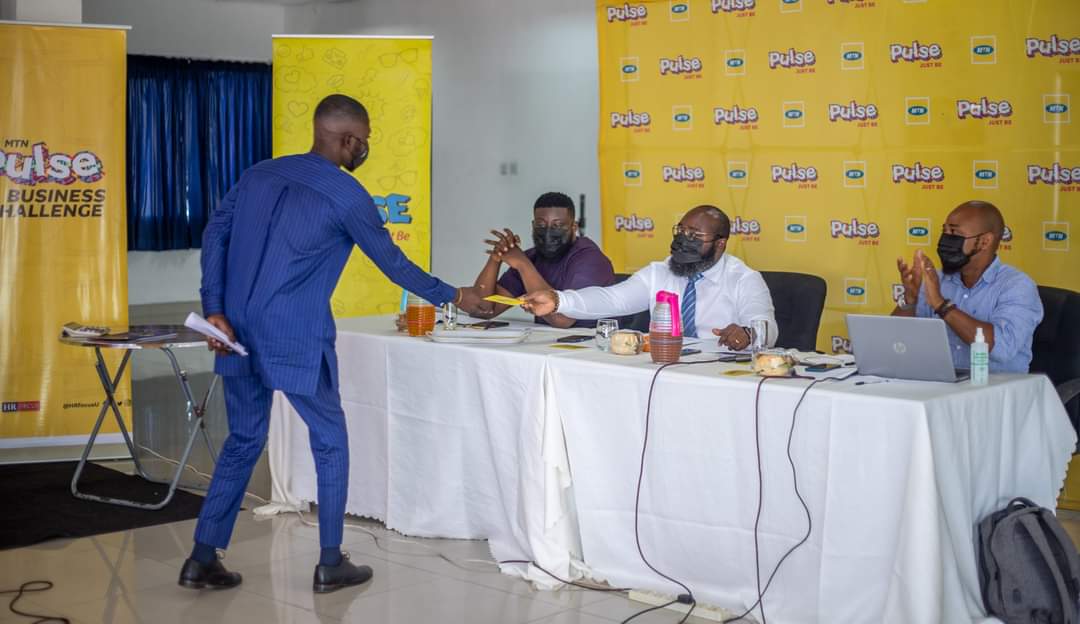 HRFocusU's tweet photo. Our judges gave yellow cards to some outstanding participants during yesterday’s elimination round.
Recipients of these cards include; 
@OfficerReginald @iamkuntu 
@thekwamenkrumah @the_one_KAJA
@Bubu_theGENT1 https://t.co/P3ruvjSSD1