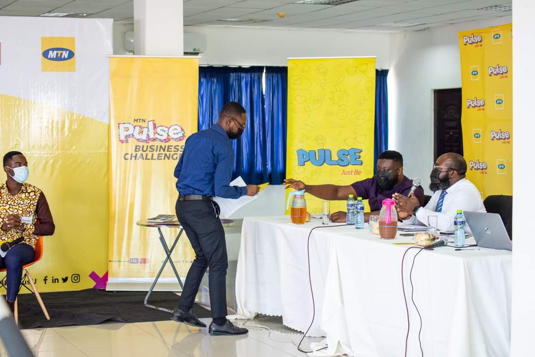 HRFocusU's tweet photo. Our judges gave yellow cards to some outstanding participants during yesterday’s elimination round.
Recipients of these cards include; 
@OfficerReginald @iamkuntu 
@thekwamenkrumah @the_one_KAJA
@Bubu_theGENT1 https://t.co/P3ruvjSSD1