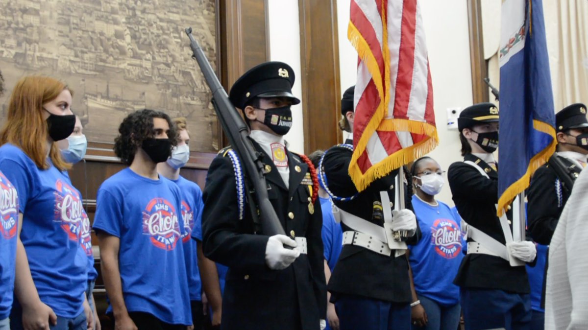 🇺🇸 This week our <a href="/ACHSJROTC/">Alexandria City High School JROTC Battalion</a> and Choir represented us in top form at the annual #ConstitutionWeek ceremony at City Hall, marking the 234th anniversary of the signing of the U.S. Constitution. Thank you, Cadets and Choir! #TitansRising