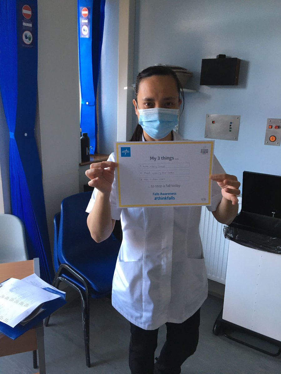 Lorrain60045909's tweet photo. Just some of our fabulous enthusiastic staff ready to prevent falls #harmsfreecareteamasphft #FallsPreventionAwarenessWeek #what3things https://t.co/kvMUPvyDVA