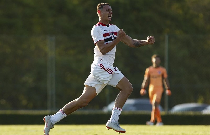 SaoPauloFC's tweet photo. Autor do gol da vitória, Guilherme destaca persistência para virada do Sub-20

Saiba mais: https://t.co/VmQwrFg23S

#MadeInCotia 
#VamosSãoPaulo 🇾🇪 https://t.co/xQ2ZSJ0nkA