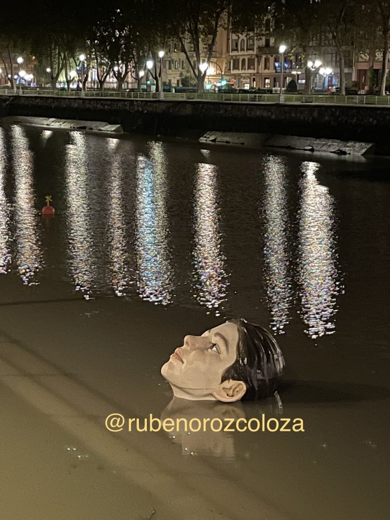 clarapinttora's tweet photo. #bihar obra de @rubenorozcoloza  en la ría de #Bilbao. Campaña de la #bbk https://t.co/kiXhRt3h9B