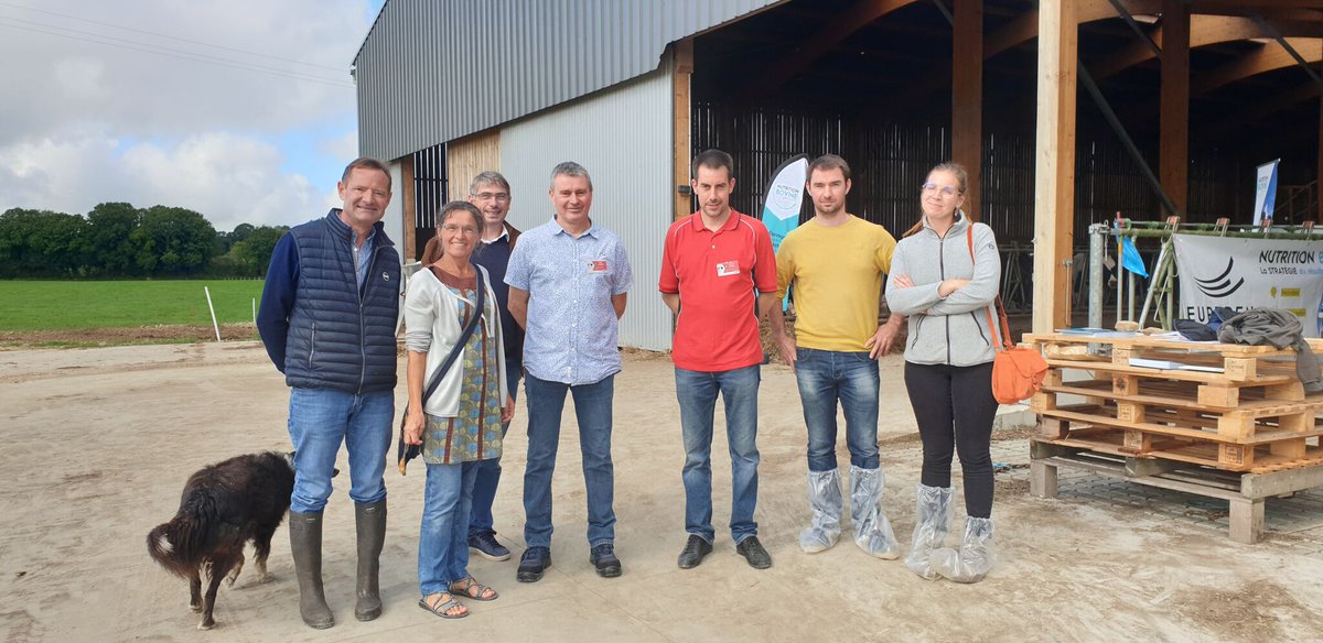 Groupe_Cogedis's tweet photo. 📣 Journée Portes Ouvertes 📣
C'est aujourd'hui que le GAEC de Garsangroas (Kergloff) accueille les visiteurs ! 👍
#Cogedis est présent lors de ce bel évènement, l'occasion pour les professionnels de découvrir des solutions pour le bien-être des animaux 🐮 😊 https://t.co/ivEuJhi1Zq