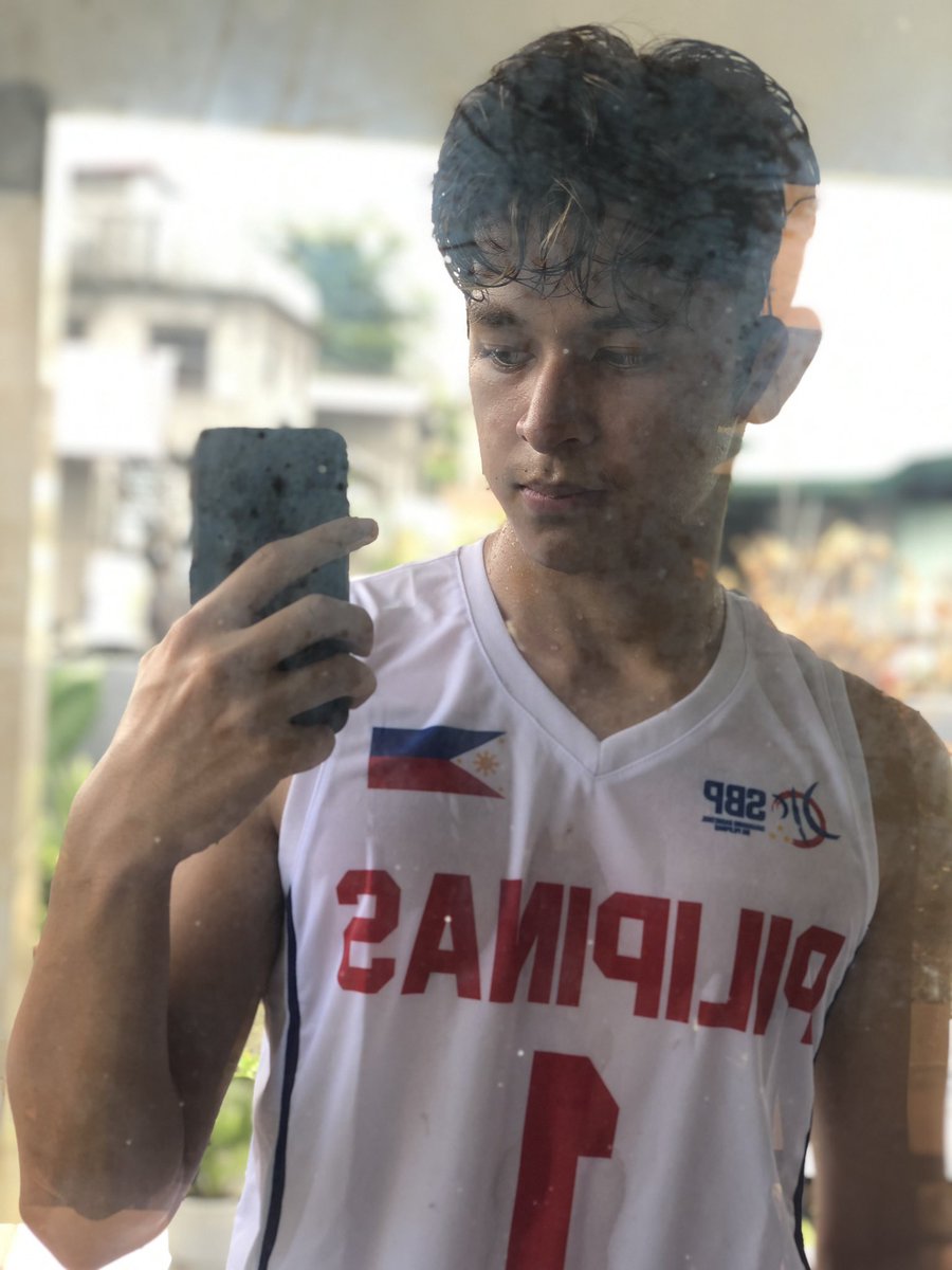 AljonMendoza_'s tweet photo. Kailangan na linisin yung salamin... 😙 https://t.co/3gWPRsqBBu