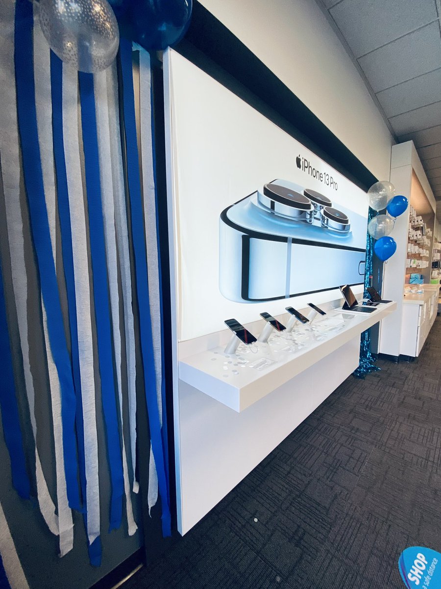 IS EVERYBODY READY?!!!!! LETS READY TO iPHONE!!!! #ifun13 #iphonelaunch <a href="/BOLDNP/">BOLD Northern Plains</a> @LifeatATT Coon Rapids is ready to provide you with the BEST of the BEST iPhone 13, we have snacks, confetti, music and more! Come on in!