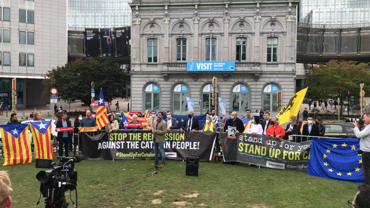 Aan Europees parlement @EP_Belgium Brussel: solidariteit en steun voor @KRLS Carles Puigdemont. Laat hem vrij! @EU_Commission @dreynders @eucopresident dragen verantwoordelijkheid om democratische rechtsregels en democratische vrijheden te laten respecteren door àlle lidstaten!