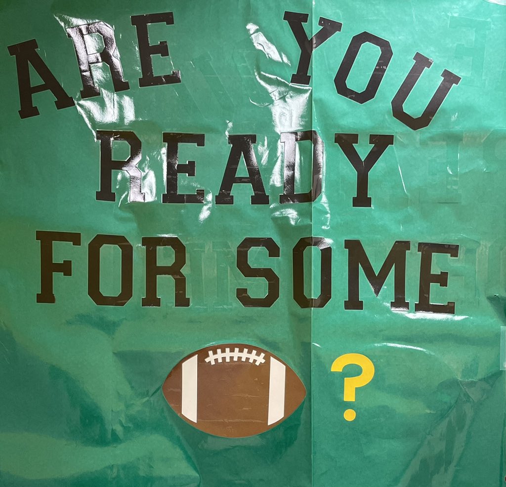 KoriSimelaro's tweet photo. Time to eat!! Freedom Eagles staff potluck thank you 4th grade #fres117 https://t.co/DEngXKW12V