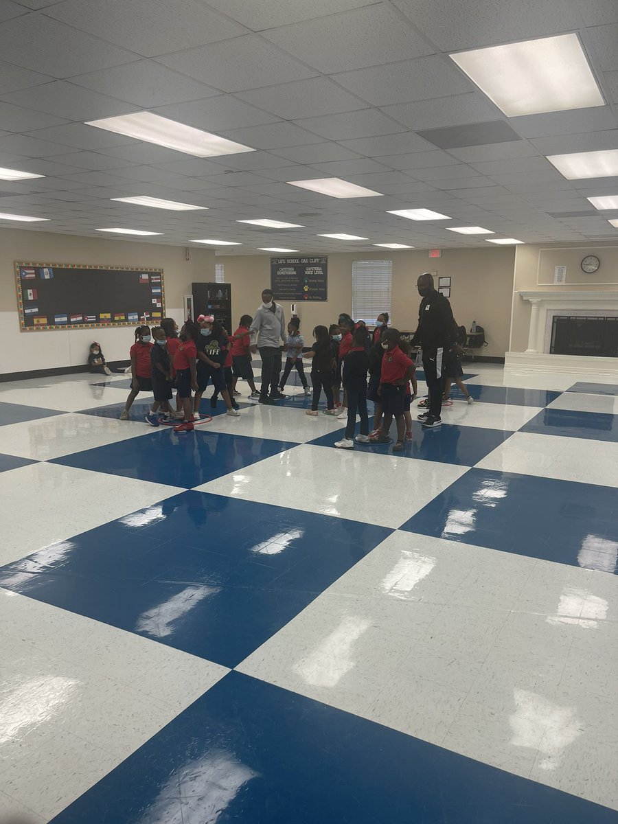 TheSpeducator06's tweet photo. P.E. In first grade is the place to be!   Look at our coaches having fun too!  They love what they do!     #LifeHabits #LifeHabitsCoach @Life_OCE @lifeschools https://t.co/WH6tWYyU5r