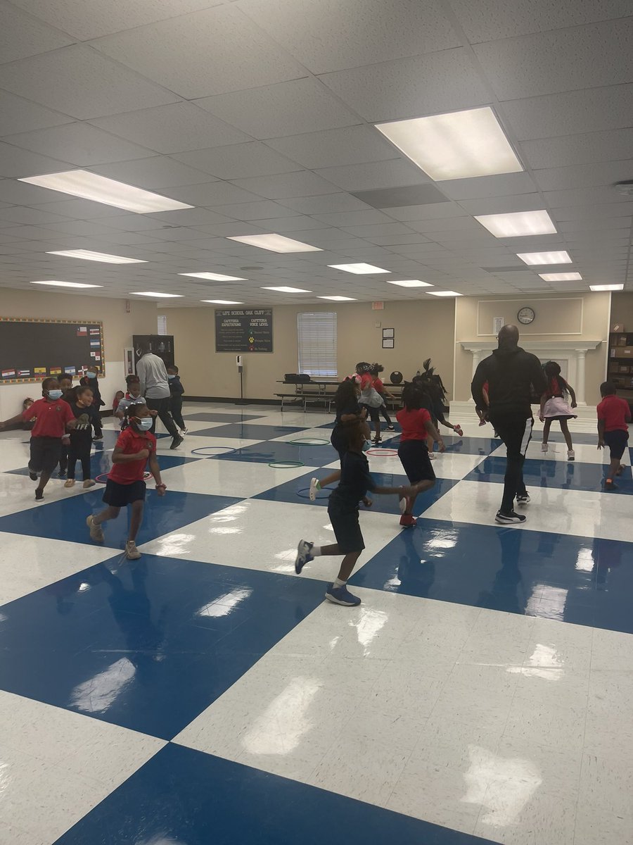 TheSpeducator06's tweet photo. P.E. In first grade is the place to be!   Look at our coaches having fun too!  They love what they do!     #LifeHabits #LifeHabitsCoach @Life_OCE @lifeschools https://t.co/WH6tWYyU5r