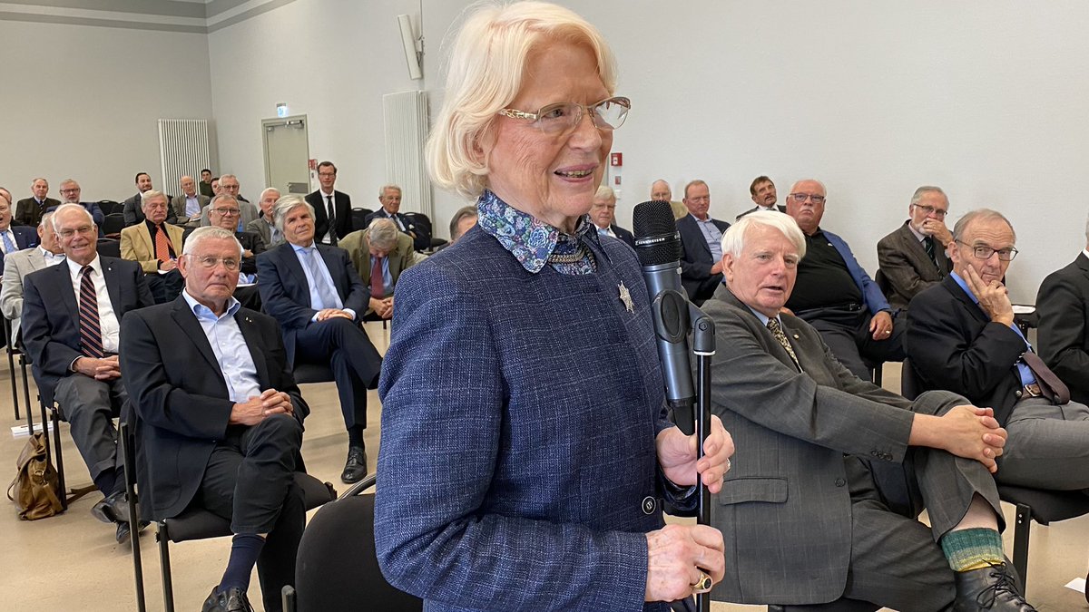 BundeswehrGI's tweet photo. Bei #DWT #ClausewitzGesellschaft & @DAGATAGermany: Die Ministerin, der #StvGI und ich haben täglich eine Pressekonferenz zum Operationsverlauf der 🇦🇫Evakuierungsoperation gegeben – teilweise mit Zuschaltung von General Arlt. Das hat aus meiner Sicht gut funktioniert. https://t.co/QK2fOnjoAe