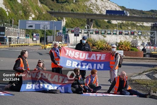 ‼️INVEST IN OUR FUTURES AND INSULATE BRITAIN‼️
 
📍The Port of Dover 

#InsulateBritain 
<a href="/10DowningStreet/">UK Prime Minister</a> <a href="/grantshapps/">Rt Hon Sir Grant Shapps</a> <a href="/pritipatel/">Priti Patel MP</a> 

Photo credits: Gareth Fuller