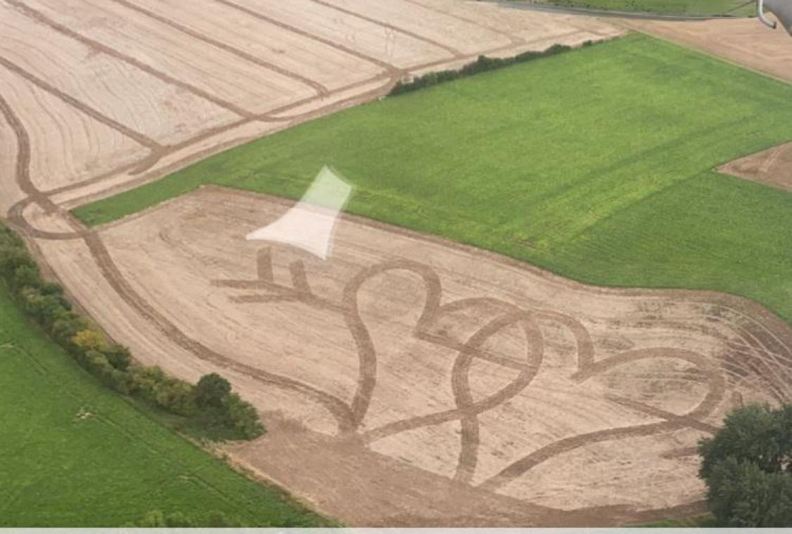 CourrierPicard's tweet photo. Une déclaration d’amour 🥰 au déchaumeur à Bertangles ➡️ https://t.co/JUSe4cDk1u #Bertangles #Amiénois #Picardie #Somme #insolite #amour #agriculture https://t.co/nehdAK8mN5