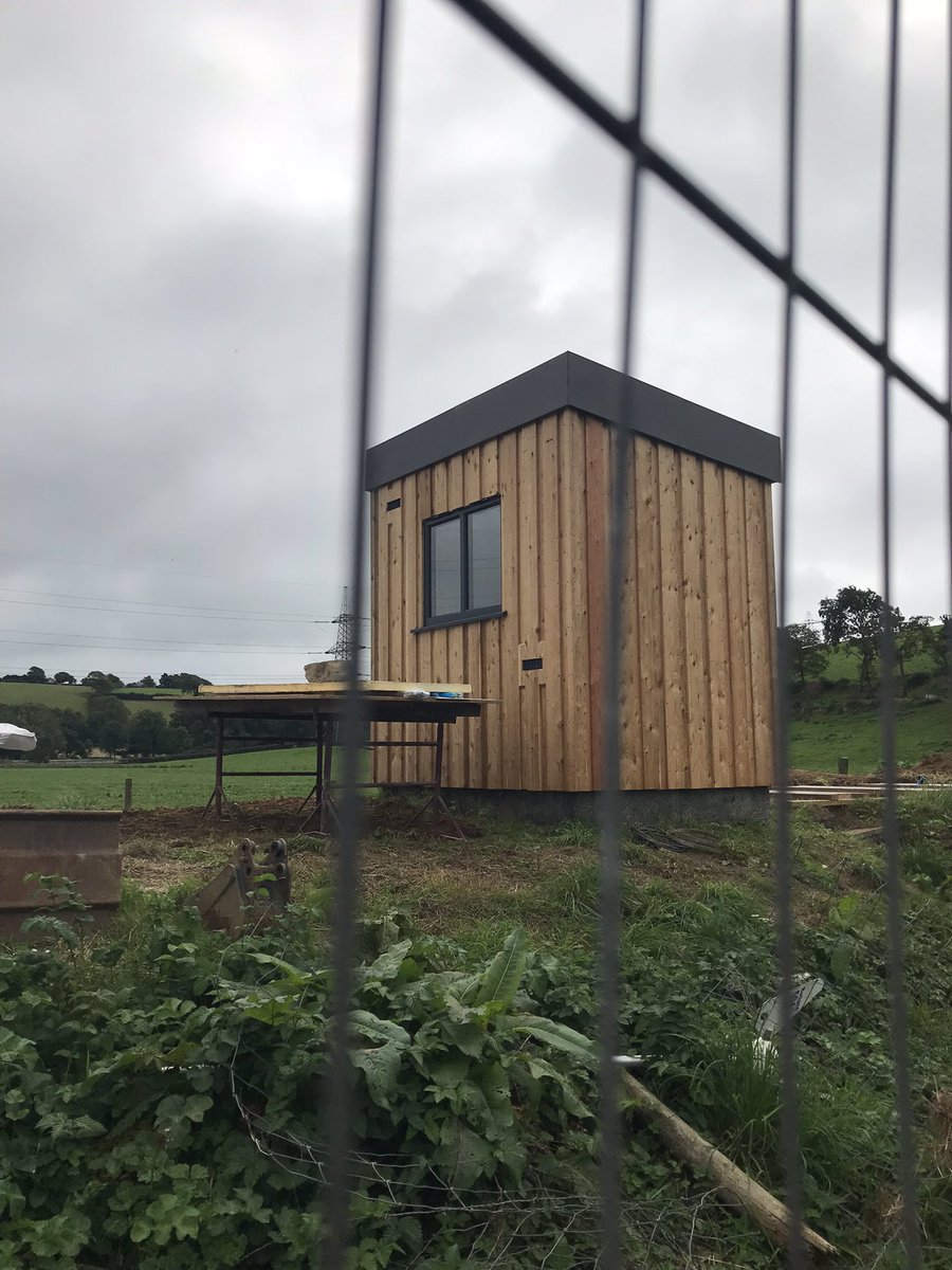 xrunnerwill's tweet photo. A great way to close the week out- checking in with @EnvAgencySW @DCfieldteamsEA building the new hut at Crowford. All looking too draw… the final touches to put the cherry on top next week.  Thanks as ever to them https://t.co/95ndFRU91q