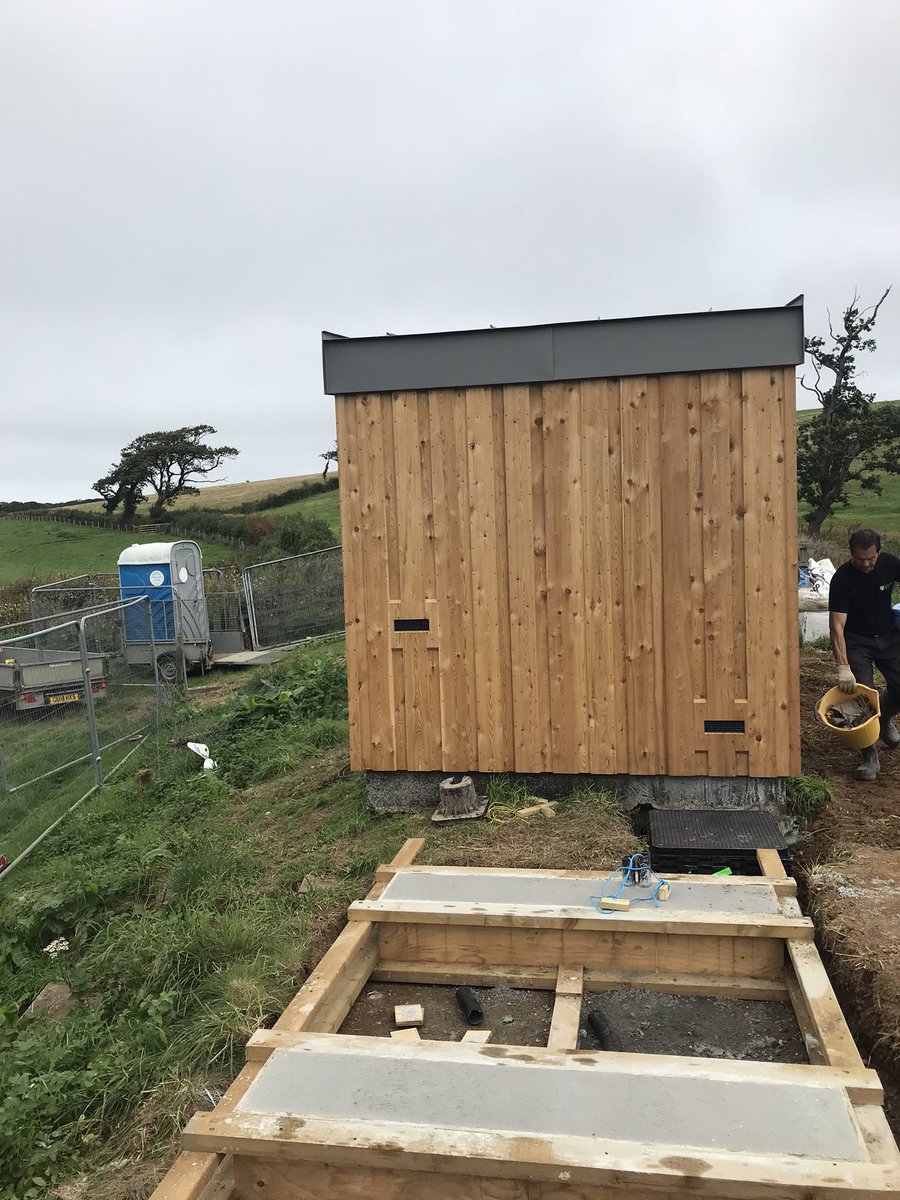 xrunnerwill's tweet photo. A great way to close the week out- checking in with @EnvAgencySW @DCfieldteamsEA building the new hut at Crowford. All looking too draw… the final touches to put the cherry on top next week.  Thanks as ever to them https://t.co/95ndFRU91q