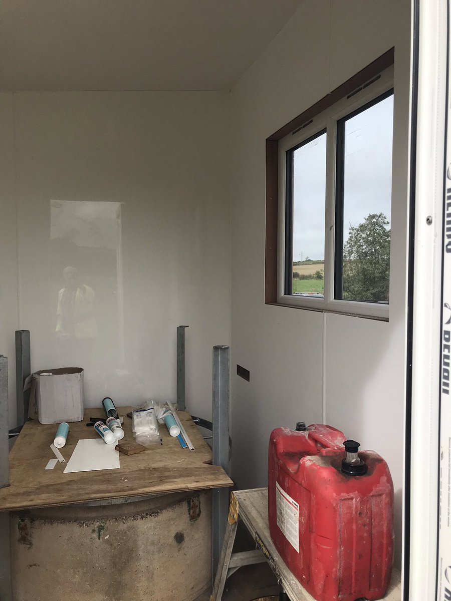 xrunnerwill's tweet photo. A great way to close the week out- checking in with @EnvAgencySW @DCfieldteamsEA building the new hut at Crowford. All looking too draw… the final touches to put the cherry on top next week.  Thanks as ever to them https://t.co/95ndFRU91q