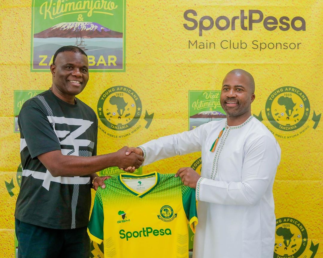 azamtvtz's tweet photo. Uongozi wa klabu ya Young Africans SC leo umemtambulisha rasmi Mkurugenzi wa Maendeleo Soka la Vijana wa klabu hiyo, Mwyinyi Zahera.
Zahera amewahi kuitumikia klabu hiyo kama kocha mkuu wa #YangaSC
#AzamTV #PapaaZahera #Zahera #YangaSC https://t.co/BAo1T22cyL