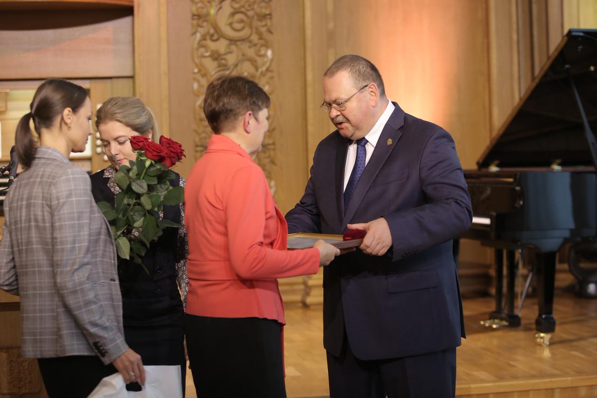 ✨ Торжественное мероприятие, посвящённое Дню машиностроителя, состоялось 24 сентября в Органном зале филармонии. 
✨ С профессиональным праздником представителей отрасли поздравил Временно исполняющий обязанности Губернатора Пензенской области Олег Владимирович Мельниченко.
