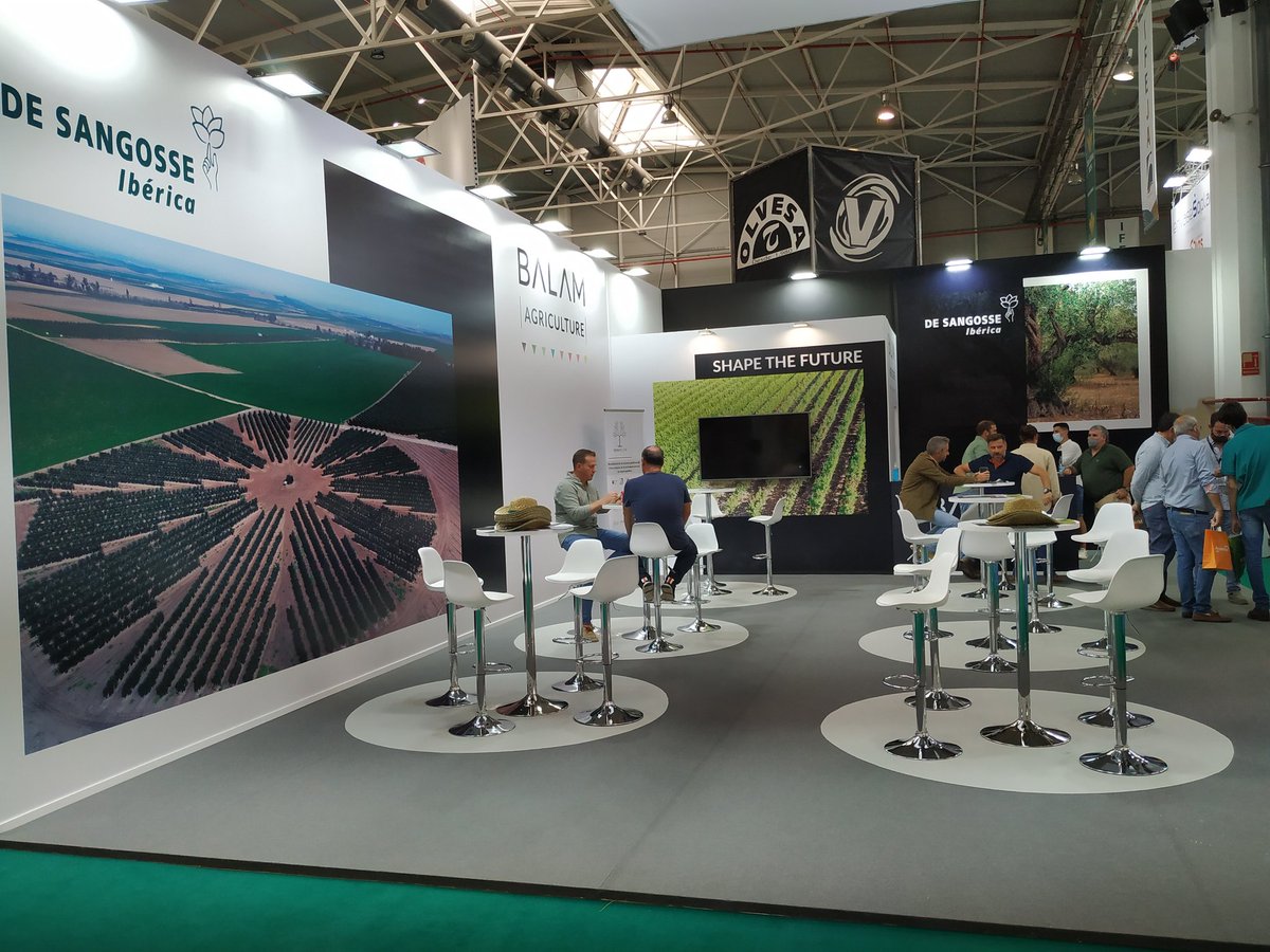 VictorBaena8's tweet photo. Disfrutando de Expoliva junto a @BalamAgri https://t.co/6RnKfk36xF