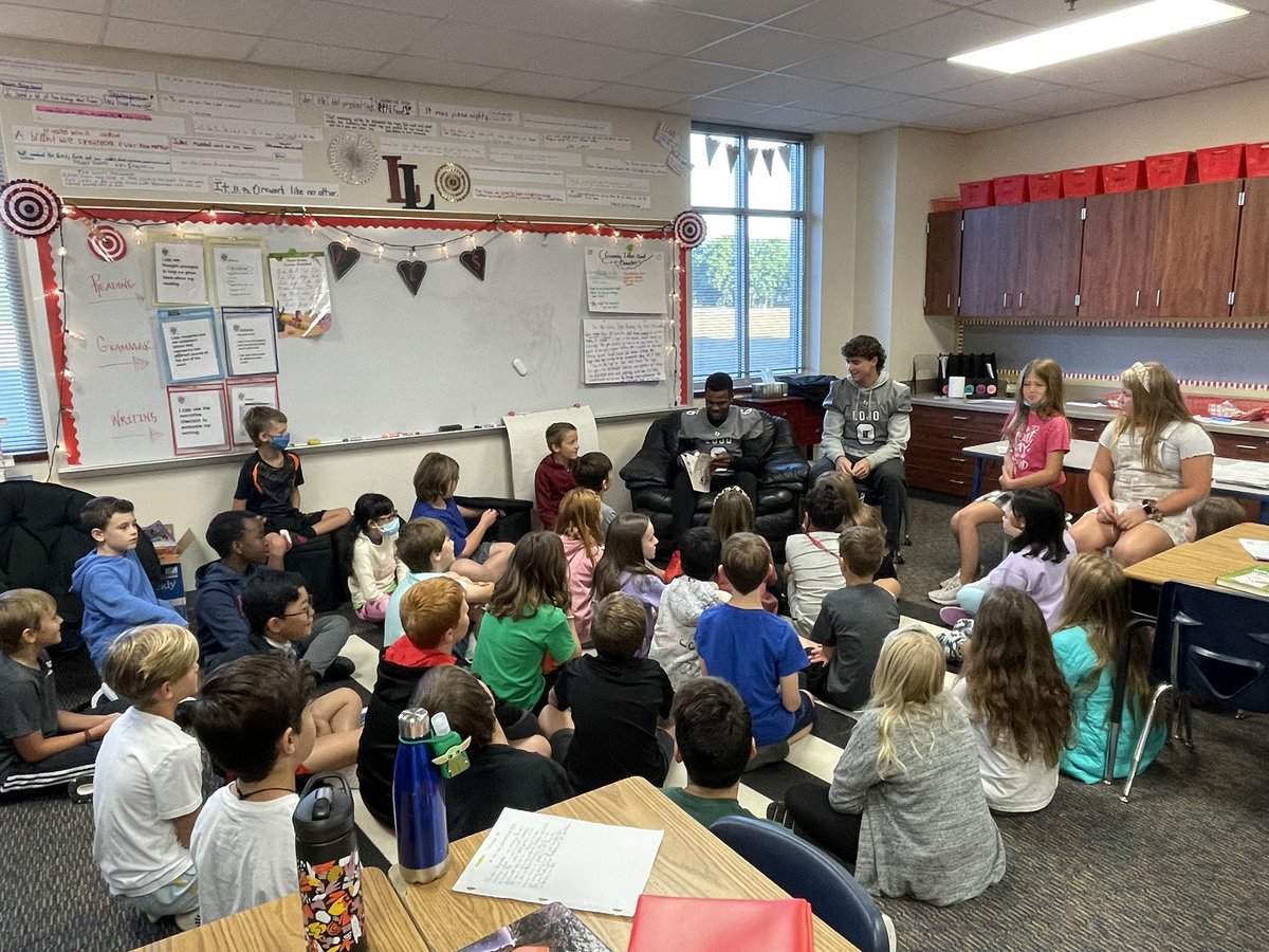 leopardfootball's tweet photo. What a great morning at Puster elementary reading to our young leopards! https://t.co/8xTyejdYvY