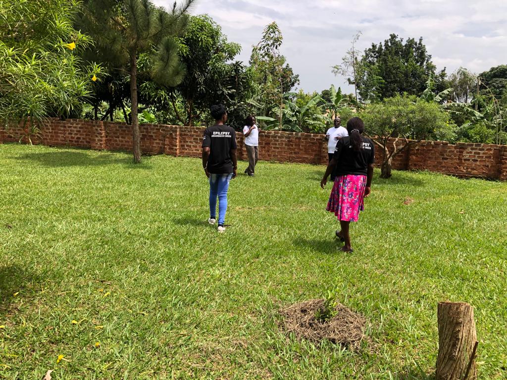 epilepsyuganda2's tweet photo. ESAU team wound up the #EpilepsyAwareness week in style.
We continue to create awareness about epilepsy and how to best manage epileptic seizures. Please reach us on 0772450383, 0706250383 for more. @snekesa09 @KennethBikala @Justine_Engole https://t.co/5L4a7ayCYx