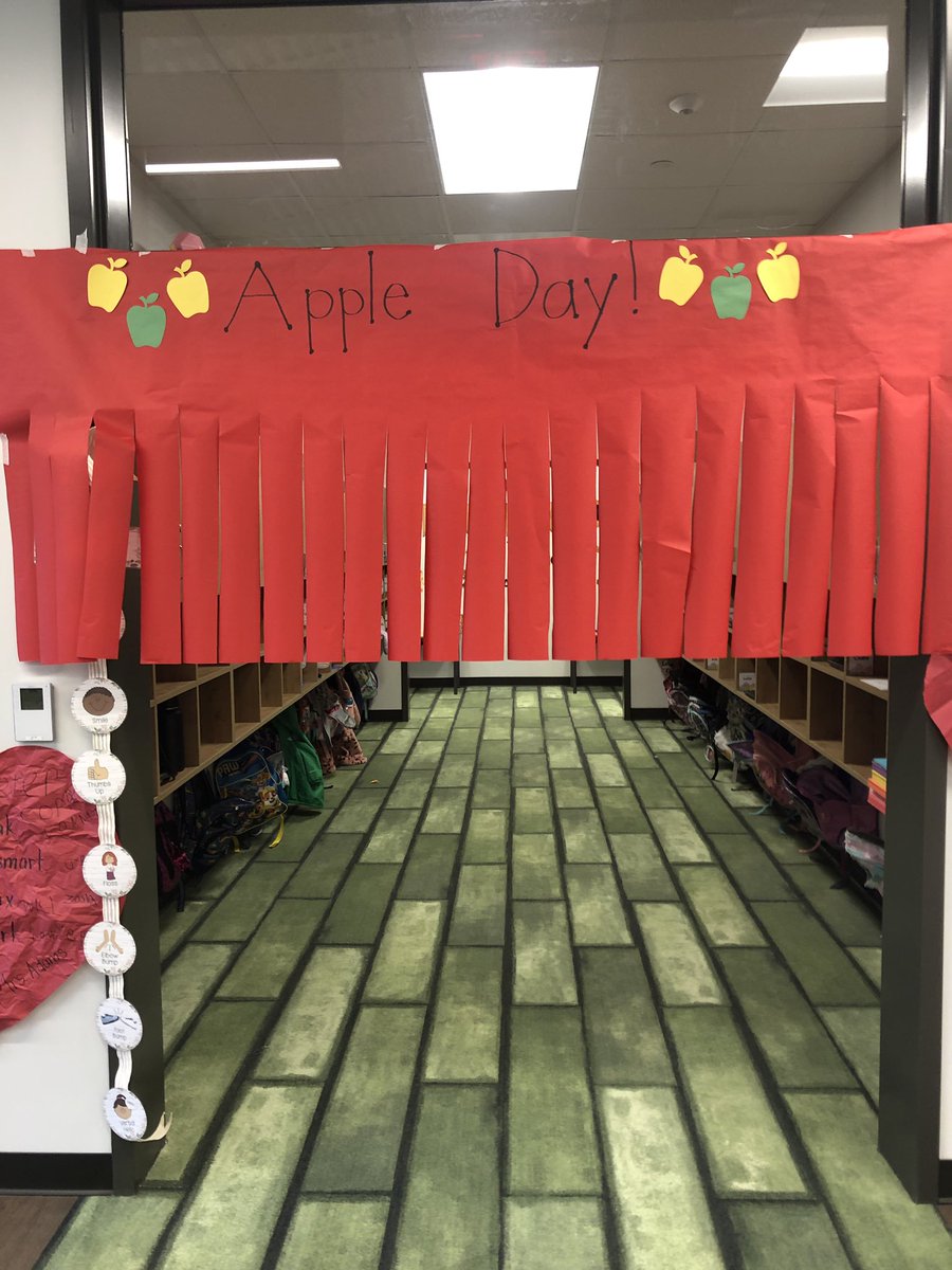 MrsLax_CCE's tweet photo. Happy 🍎 🍏 day kindergarten! https://t.co/Ajvczo1GEB