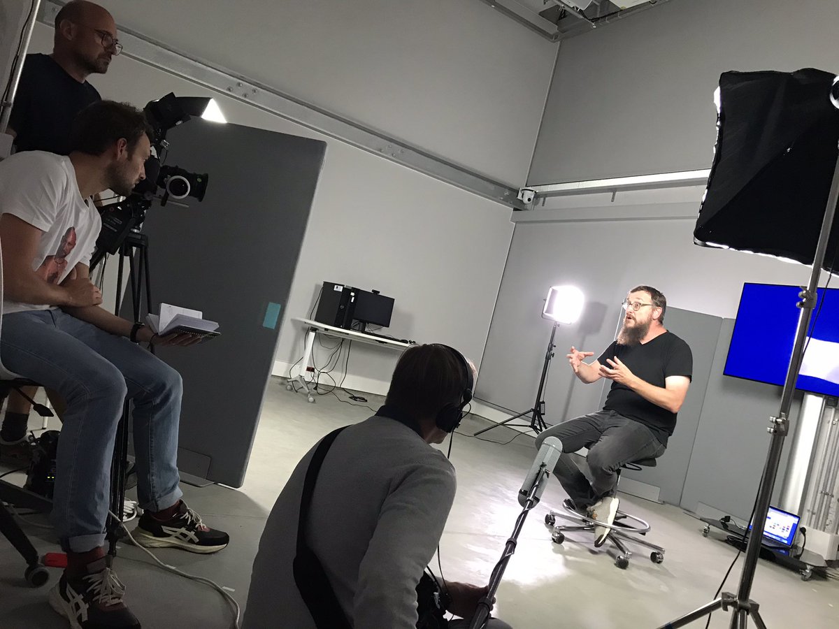 Halle6Ouest's tweet photo. 📹Tournage/interview en cours de @p_lecallet @LaboLS2N @UnivNantes, responsable scientifique du XP-Lab @Halle6Ouest par @ARTEfr sur l’impact #écologique du #streaming. https://t.co/WGSO2R5C2k