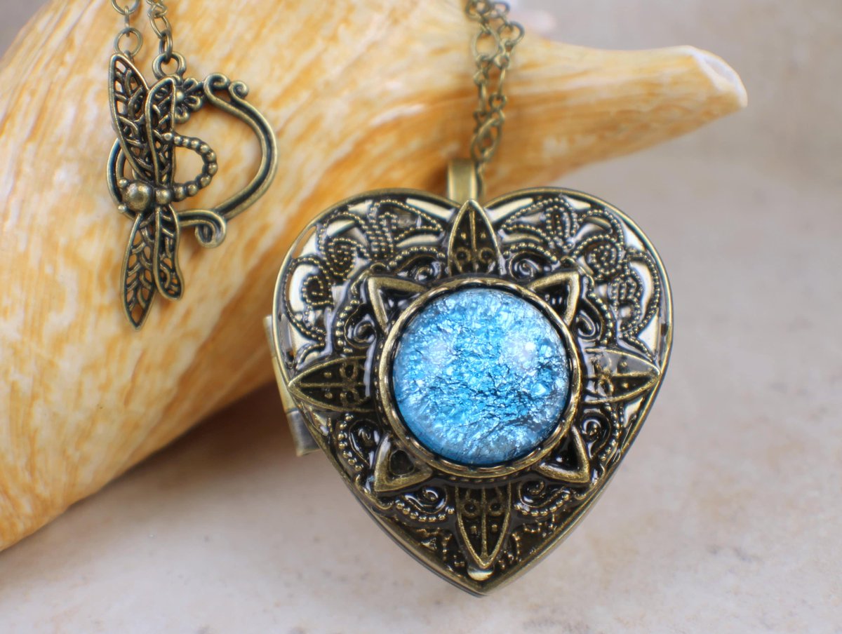 charsfavorite's tweet photo. Aqua Glass Opal Music Box Locket, Photo Locket, Music Box Locket, Music box pendant, Heart Shaped Locket, Music Box Necklace https://t.co/4vqE4L4Rtn #Charsfavoritethings #Handmadejewelry #Etsy ##pottiteam #TinyMusicBox https://t.co/8SHHAxJ1tF